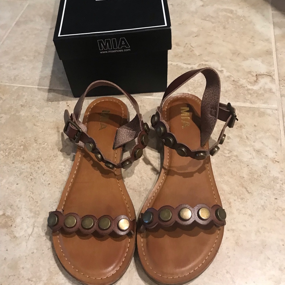MIA Brown Sandals